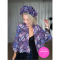 Håndlavet Maria Kimono i lilla og blå print, syet af upcyclede materialer, med trekvarte ærmer og bælte fra le mosch.