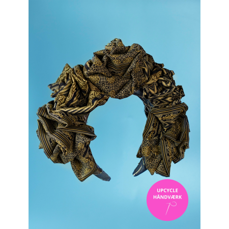 Håndlavet Maria Blomsterkrone hårbøjle no 2 i Sort og Army mønsterstof fra upcyclede kimonoer.