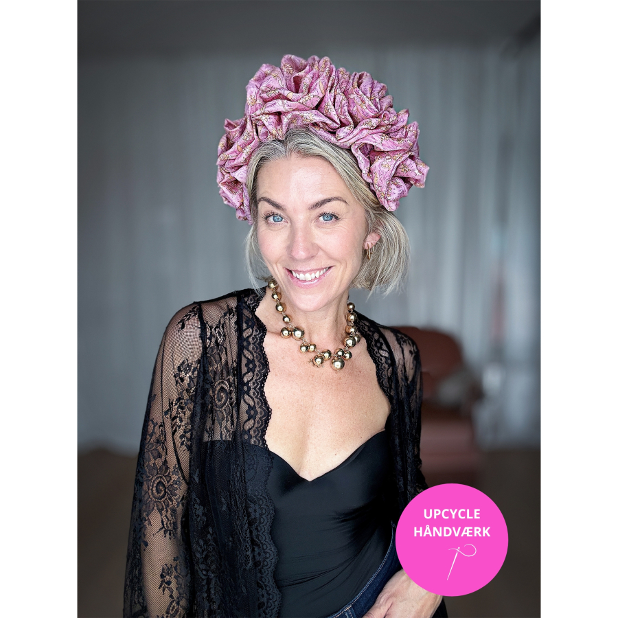 Håndlavet Maria Blomsterkrone hårbøjle no 4 i Rosa mønsterstof fra upcyclede kimonoer.