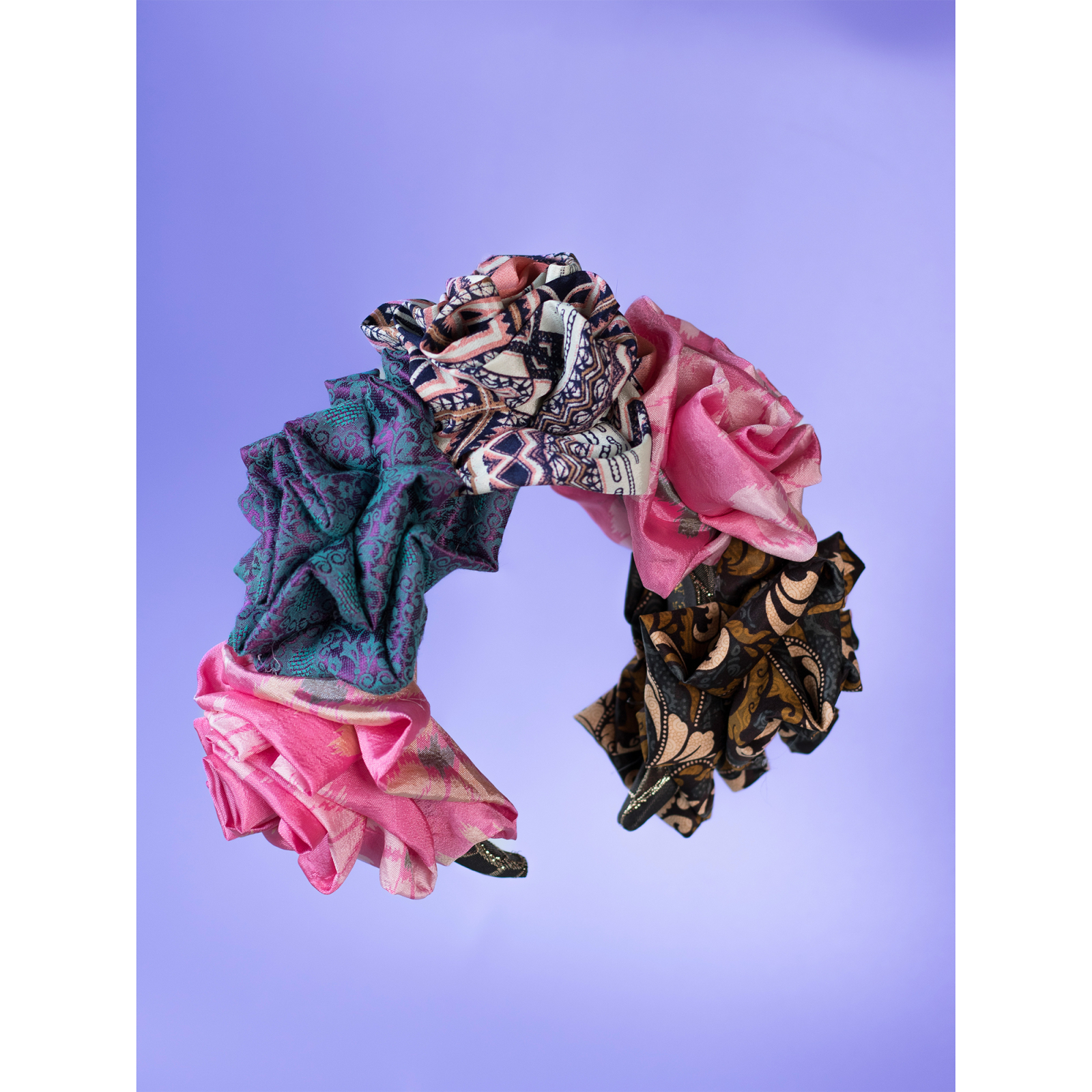 Maria blomsterkrone hårbøjle no 6 i multi color. Unik recyclet hårbøjle skabt ud fra vores Maria kimono.