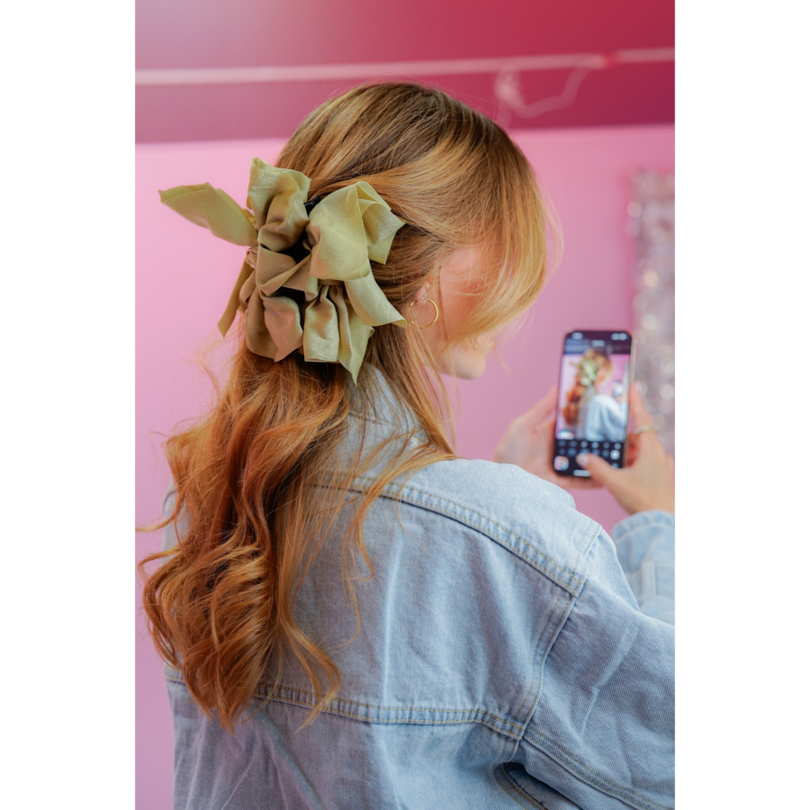 Falka Hårklemme i Petrol fra le mosch, sløjfe hårklemme, festlig hårklemme