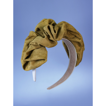 Stor asymmetrisk Midsommer hårbøjle i Karry fra LÉ MOSCH, fyldig hårbøjle med ruskindslook, festlig og fyldig hårbøjle,