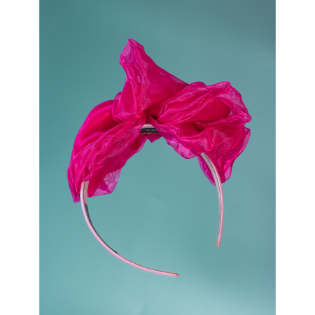 Stor asymmetrisk Midsommer organza hårbøjle i Pink fra LÉ MOSCH, fyldig og festlig hårbøjle,