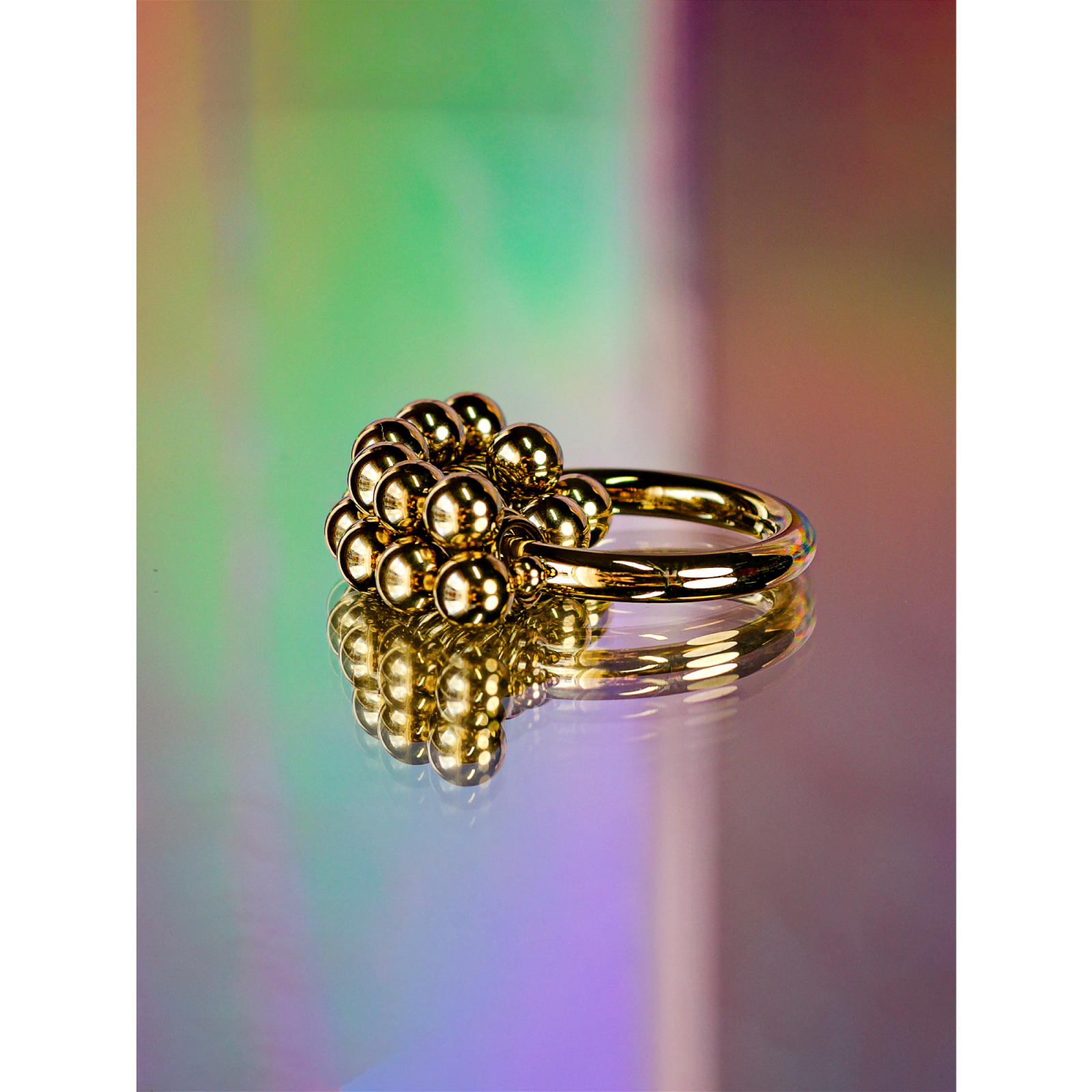 Gisa anti stress ring i forgyldt fra LÉ MOSCH, anti-stress ring med kugler, fyldig og tung ring,