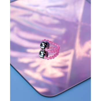 Ariel ring i pink med stor kugle fra LÉ MOSCH, fin ring med pink natursten og kugle, smuk og iøjnefaldende ring på elastiksnor