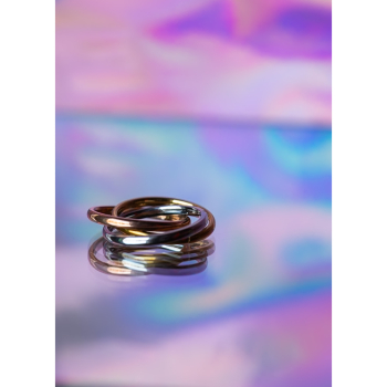 Trille Slim Tre I En Ring i Trefarvet fra LÉ MOSCH, trefarvet ring med tre skinner, beroligende ring med tre løse skinner i tre farver, Trille Slim Tre I En Ring i Trefarvet fra LÉ MOSCH, trefarvet ring med tre skinner, beroligende ring med tre løse skinner i tre farver,