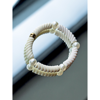 Maggie armbånd no 51 fra LÉ MOSCH, smukt boheme armbånd, grønt armbånd med hvide perler, Maggie armbånd no 51 fra LÉ MOSCH, smukt boheme armbånd, grønt armbånd med hvide perler,