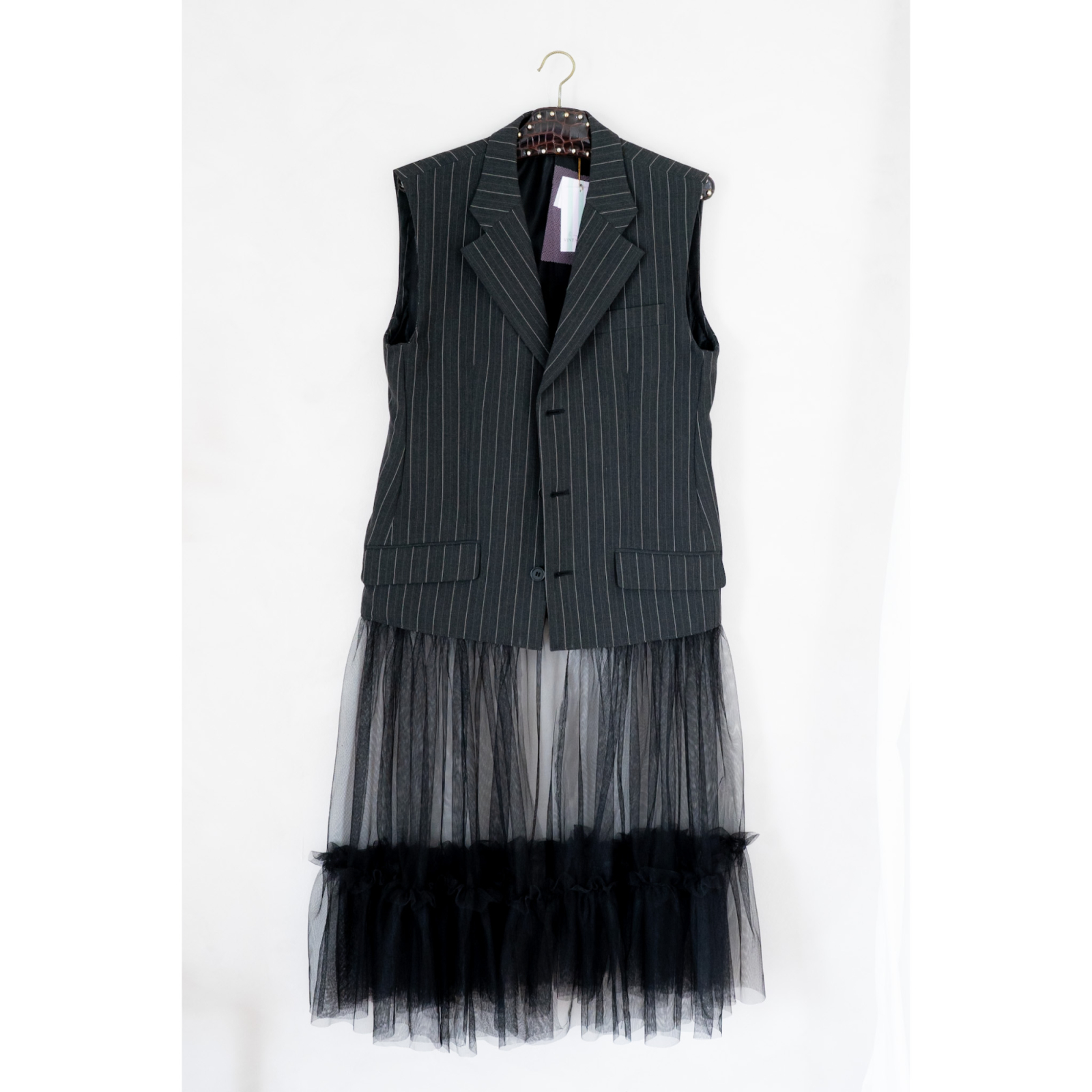 Vintage Vibes Vest med Tyl No. 055 fra LÉ MOSCH, redesignet vest forlænget med tyl, anderledes og anvendelig vest, personlig stil, 