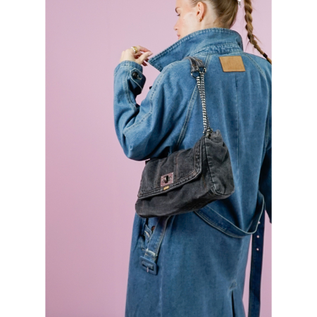 Lucinda Flap Bag i sort denim