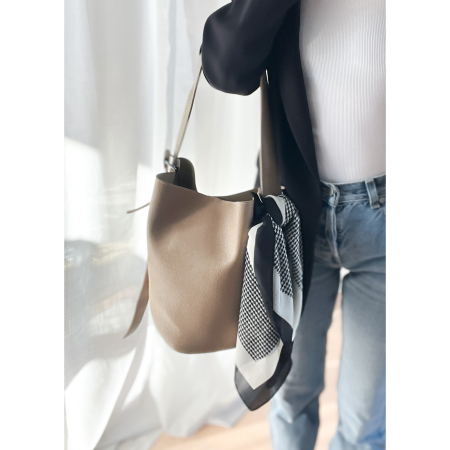 Herla Bucket Taske i Beige fra LÉ MOSCH