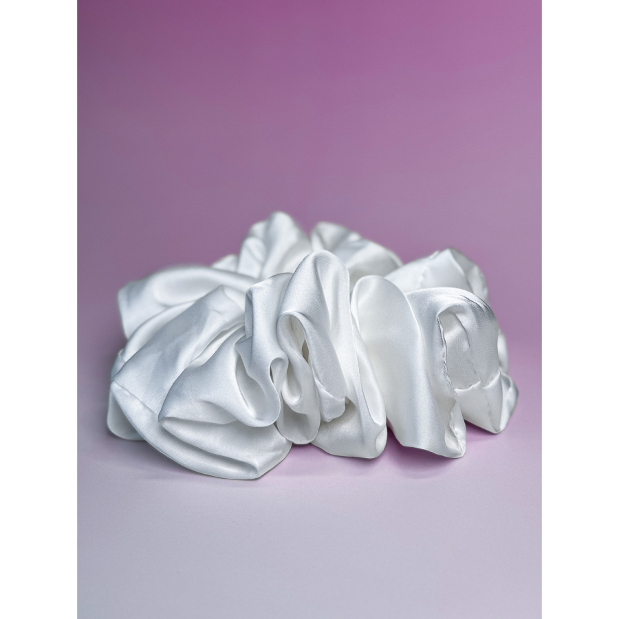 Silk XLARGE Scrunchie I Hvid fra LÉ MOSCH