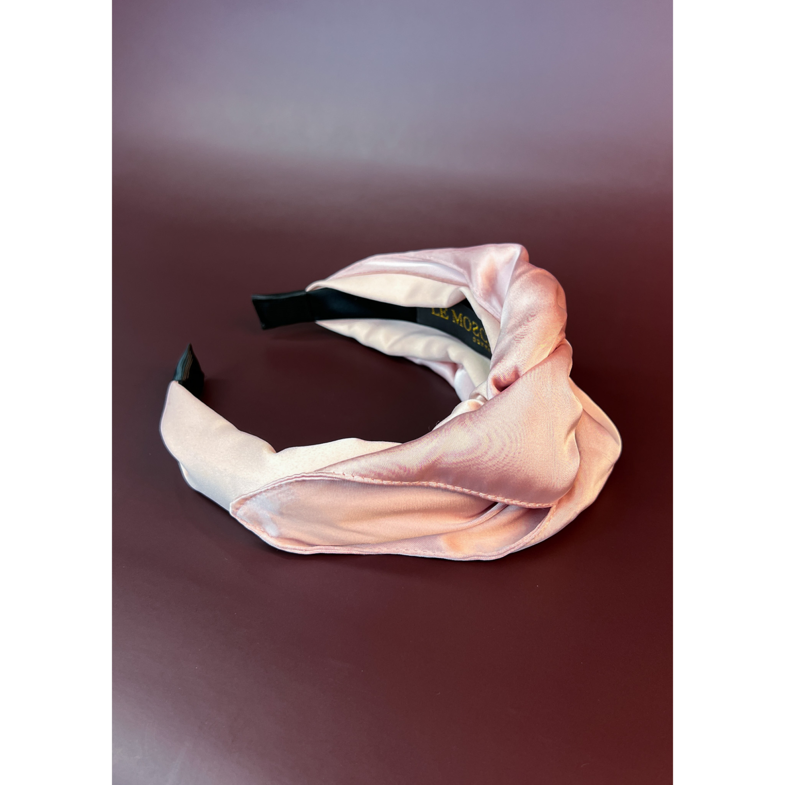Mikki Hårbøjle med rosa satin fra LÉ MOSCH, smuk og skulpturel hårbøjle, fin og feminin rosa hårbøjle, 