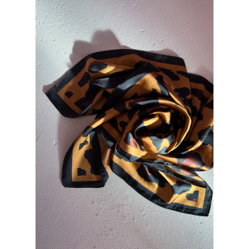 Saga Tørklæde i leopardprint fra LÉ MOSCH, fint og dekorativt tørklæde,  Saga Tørklæde i leopardprint fra LÉ MOSCH, fint og dekorativt tørklæde,