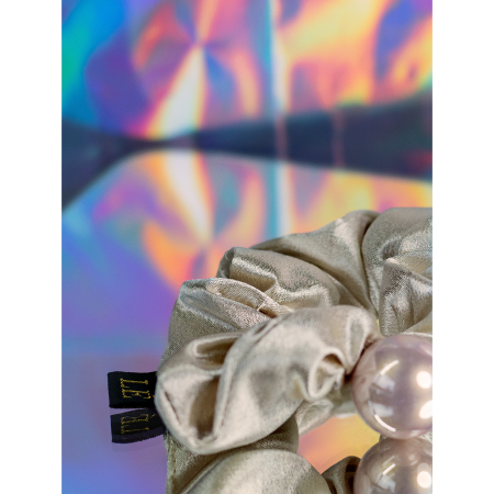 Ritt Scrunchie i Creme med Perle fra le mosch