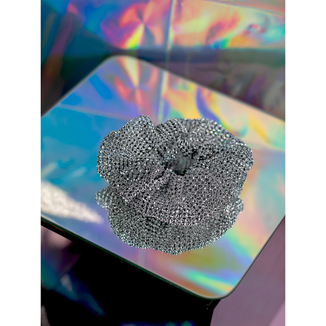 Eddie Metallic Scrunchie I sølvlook fra le mosch