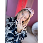 Mikki Hårbøjle med rosa satin fra LÉ MOSCH, smuk og skulpturel hårbøjle, fin og feminin rosa hårbøjle, 