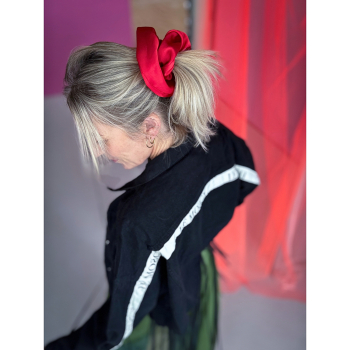 Sisal MEGA Scrunchie I rød satin og sort vintage vibes le mosch jakke Sisal MEGA Scrunchie I rød satin og sort vintage vibes le mosch jakke