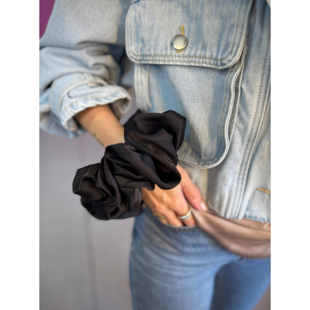 Silk XLARGE Scrunchie I Sort fra LÉ MOSCH