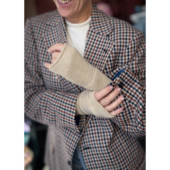 Hollie håndledvarmere i Sandfarvet fra le mosch Hollie håndledvarmere i Sandfarvet fra le mosch