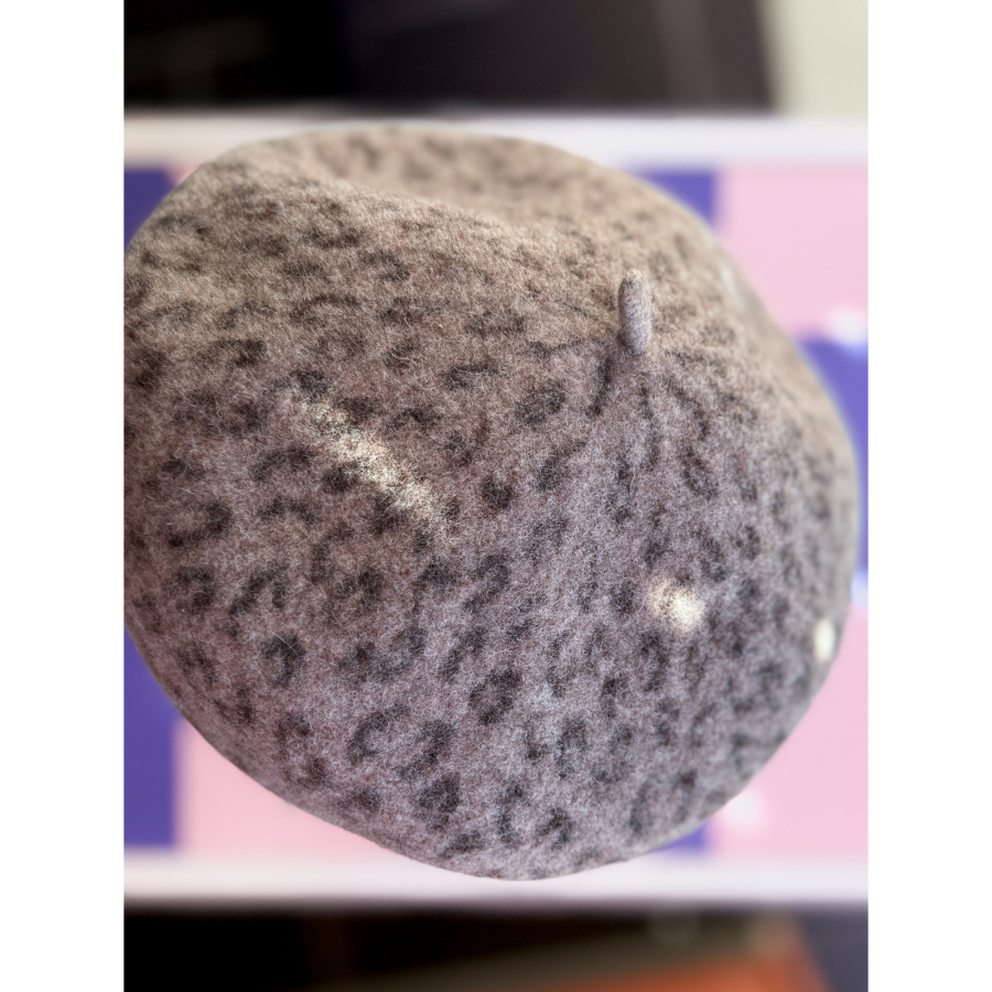 Becky Leo Baret i Nougat med leo print fra le mosch