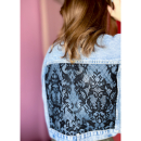 Vintage Vibes kort denim jakke med blonder no 080 fra LÉ MOSCH, kort lys denimjakke med et twist, anderledes og lækker kort denimjakke med blonder,