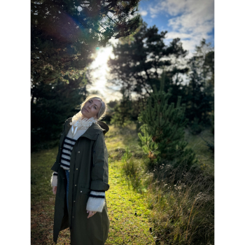 Theresa - lang funktionsjakke med hætte i funktionsmateriale fra le mosch Theresa - lang funktionsjakke med hætte i funktionsmateriale fra le mosch