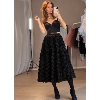 Flora Nederdel med blomster i sort fra LĂ MOSCH Flora Nederdel med blomster i sort fra LĂ MOSCH