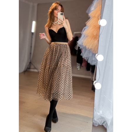 Tilde Prikket Tyl Nederdel i Brun fra LÉ MOSCH, yndig feminin nederdel, super anvendelig prikket nederdel,