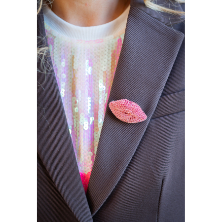 Læbe Broche i rosa fra LÉ MOSCH, smuk og dekorativ rosa broche, 