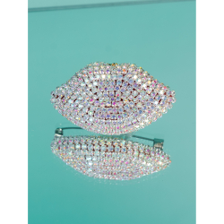 Læbe Broche i hvid fra LÉ MOSCH, smuk og dekorativ hvid broche, 