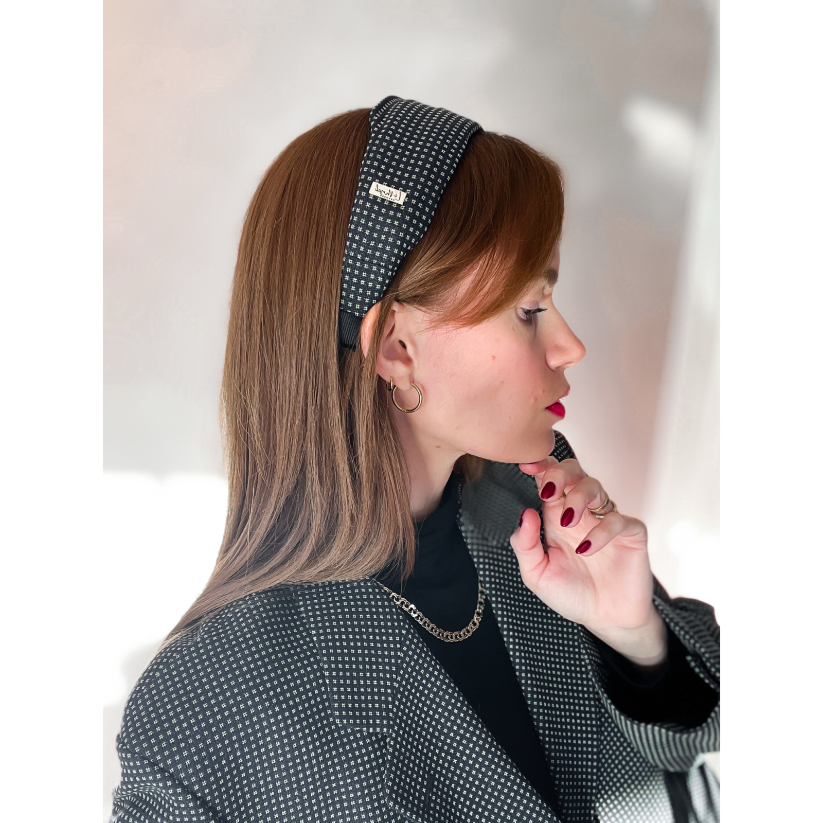 Vintage Vibes Ternet Hårbøjle no 089 fra LÉ MOSCH, skøn klassisk håndlavet hårbøjle, ternet mørk hårbøjle,  