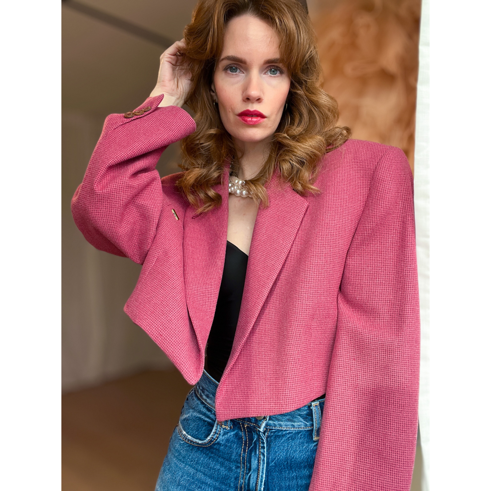 Vintage Vibes Rosa Kort Blazer – No. 091 fra LÉ MOSCH, smuk skulpturel kort blazer, ternet kort blazer til dit personlige look, Vintage Vibes Rosa Kort Blazer – No. 091 fra LÉ MOSCH, smuk skulpturel kort blazer, ternet kort blazer til dit personlige look,