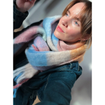 Wenke Halstørklæde i pastel fra LÉ MOSCH, smukt og blødt halstørklæde, fint og pastelfarvet stort halstørklæde, 