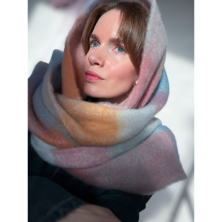 Wenke Halstørklæde i pastel fra LÉ MOSCH, smukt og blødt halstørklæde, fint og pastelfarvet stort halstørklæde, 