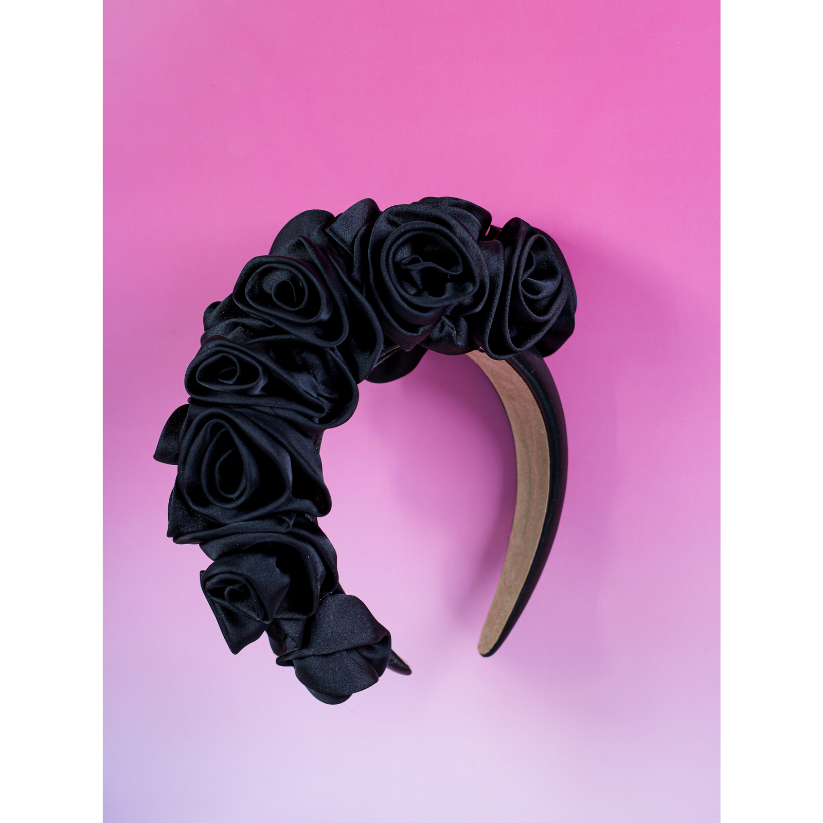 Smuk Blomsterkrone hårbøjle med blomster i siden i Sort fra LÉ MOSCH Smuk Blomsterkrone hårbøjle med blomster i siden i Sort fra LÉ MOSCH