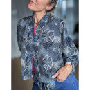 Maria Kimono Kort no 394 Blå Creme fra LÉ MOSCH, håndlavet Maria Kimono i blå og cremefarvede nuancer, festlig kort kimono med trekvarte ærmer og bælte, Maria Kimono Kort no 394 Blå Creme fra LÉ MOSCH, håndlavet Maria Kimono i blå og cremefarvede nuancer, festlig kort kimono med trekvarte ærmer og bælte,