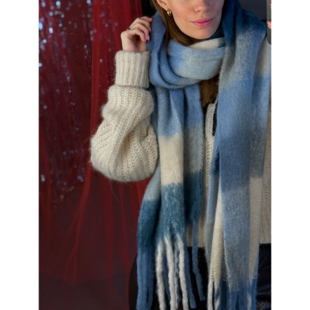 Wenke Halstørklæde i blå fra LÉ MOSCH, smukt og blødt halstørklæde, fint halstørklæde i blå nuancer,