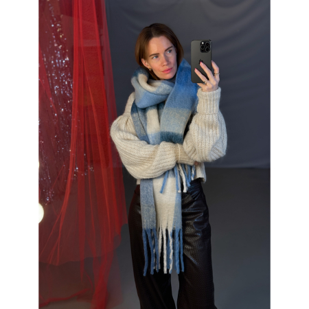 Wenke Halstørklæde i blå fra LÉ MOSCH, smukt og blødt halstørklæde, fint halstørklæde i blå nuancer,