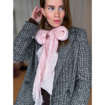 Sully Tørklæde i Lys pudder fra le mosch