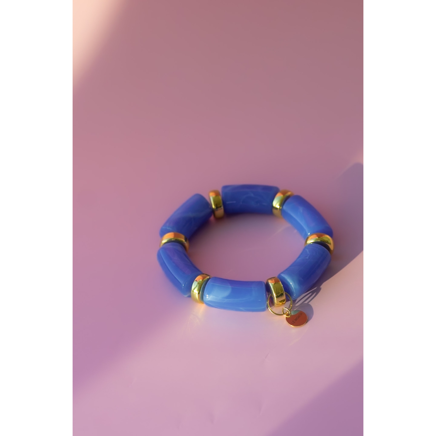 Millie armbånd i blå fra LÉ MOSCH, chunky armbånd i en smuk blå farve, fyldige boheme armbånd i mange farver, 