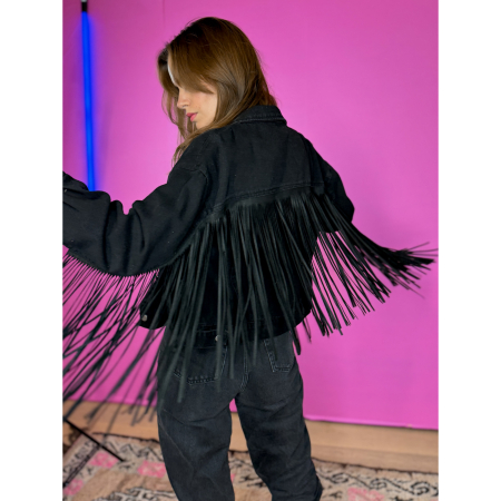 Vintage Vibes kort sort denim jakke med frynser – no. 105 fra LÉ MOSCH, super cool denimjakke med lange frynser,