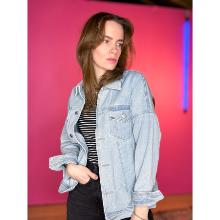 Vintage Vibes lys denim jakke med brune frynser – no. 104 fra LÉ MOSCH, anderledes denimjakke med frynser,