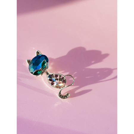 Broche med kat fra LÉ MOSCH, dekorativ og sjov kattebroche, smuk detaljeret broche med kat,