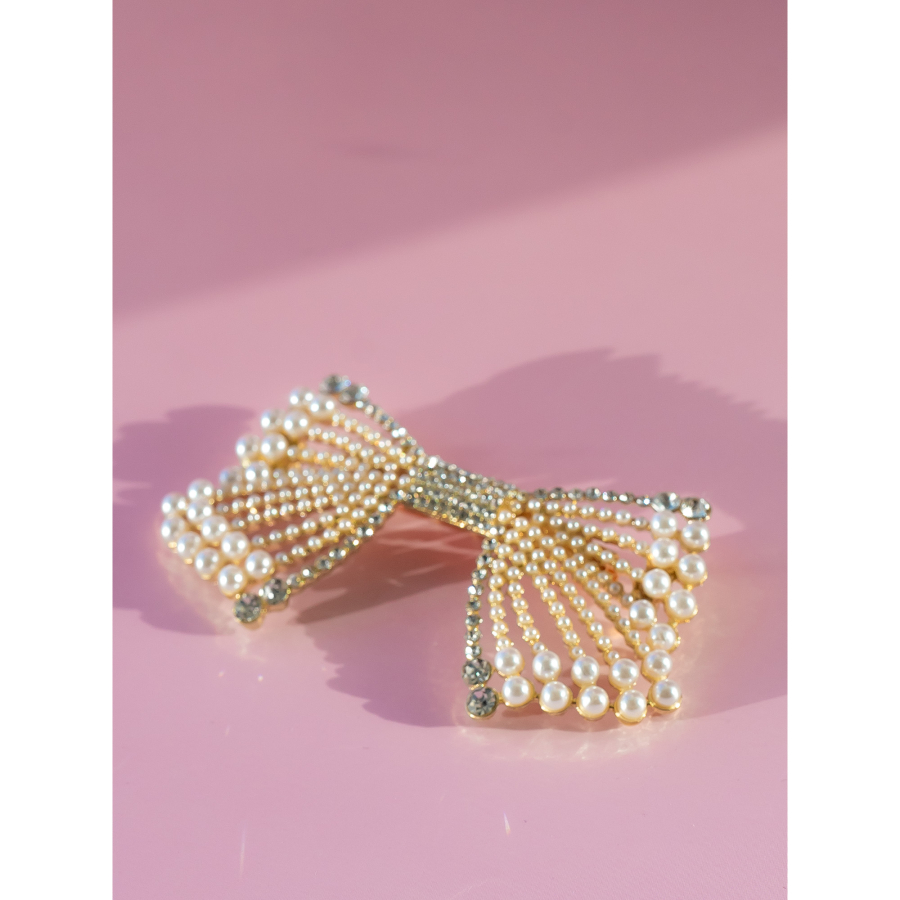 Sløjfe Broche med sten og perler fra LÉ MOSCH, smuk og enkel broche med perler, feminin broche der forestiller en sløjfe, 