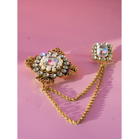 Stor Dobbeltbroche i vintagelook fra LÉ MOSCH, smuk broche i renæssancestil, fin og fyldig broche med kæder sten og perler,