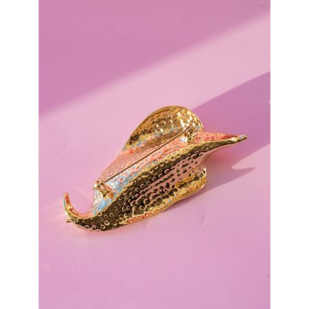 Broche med gylden calla lilje fra LÉ MOSCH, fyldig og dekorativ broche med blomsterblad, smuk og stor guldfarvet broche,