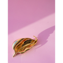 Broche med gylden calla lilje fra LÉ MOSCH, fyldig og dekorativ broche med blomsterblad, smuk og stor guldfarvet broche, 