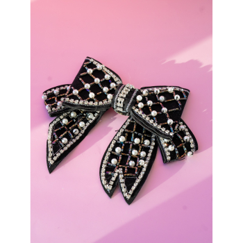 Stor Sort Sløjfe Broche med sten og perler fra LÉ MOSCH, smuk og dekorativ sløjfebroche af sort stof med perler og sten, feminin broche der forestiller en sløjfe, 