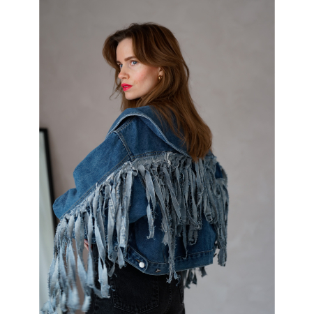 Vintage Vibes denim jakke med denim frynser – no 112 fra LÉ MOSCH, kort blå anderledes denimjakke, jakke med bred krave og frynser, 