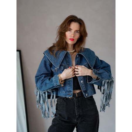 Vintage Vibes denim jakke med denim frynser – no 112 fra LÉ MOSCH, kort blå anderledes denimjakke, jakke med bred krave og frynser, 